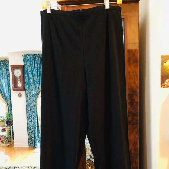 Two piece suit - Picture 4 of 6